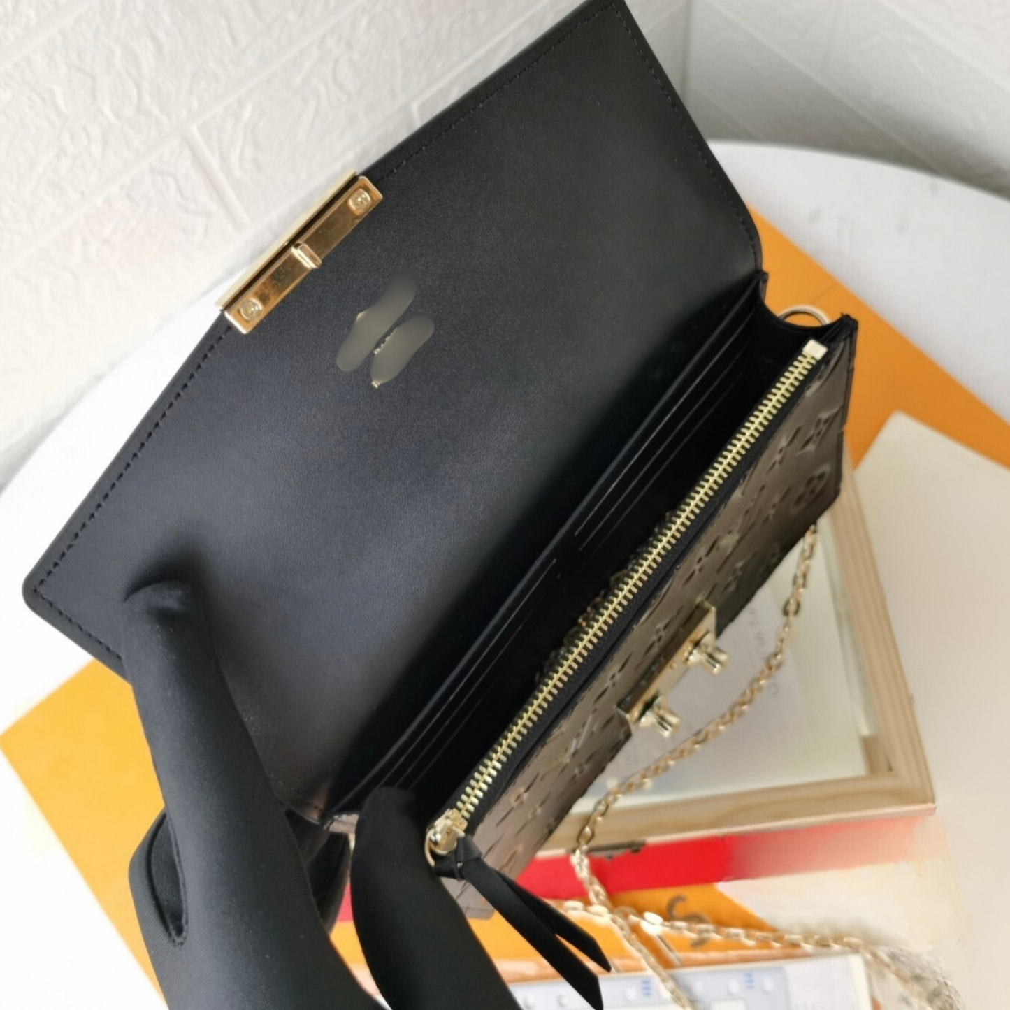 LV - CROSSBODY BAG 06