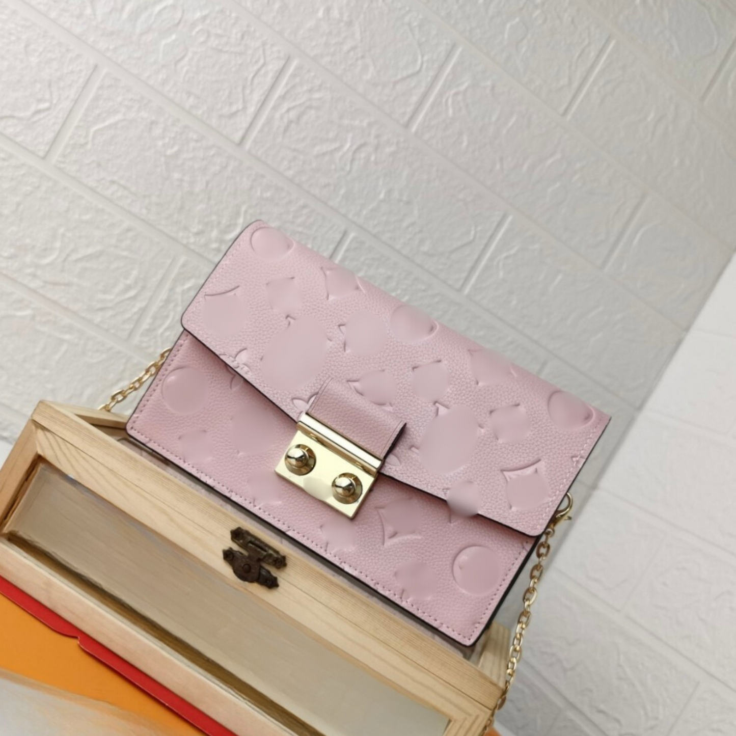 LV - CROSSBODY BAG 06