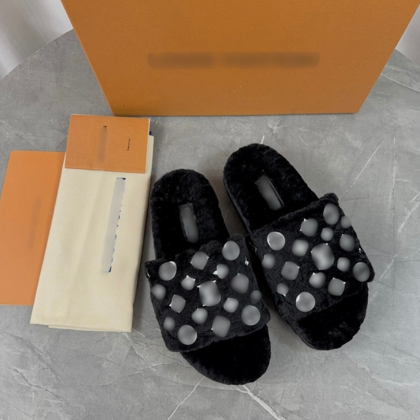 LV - SLIPPERS 01